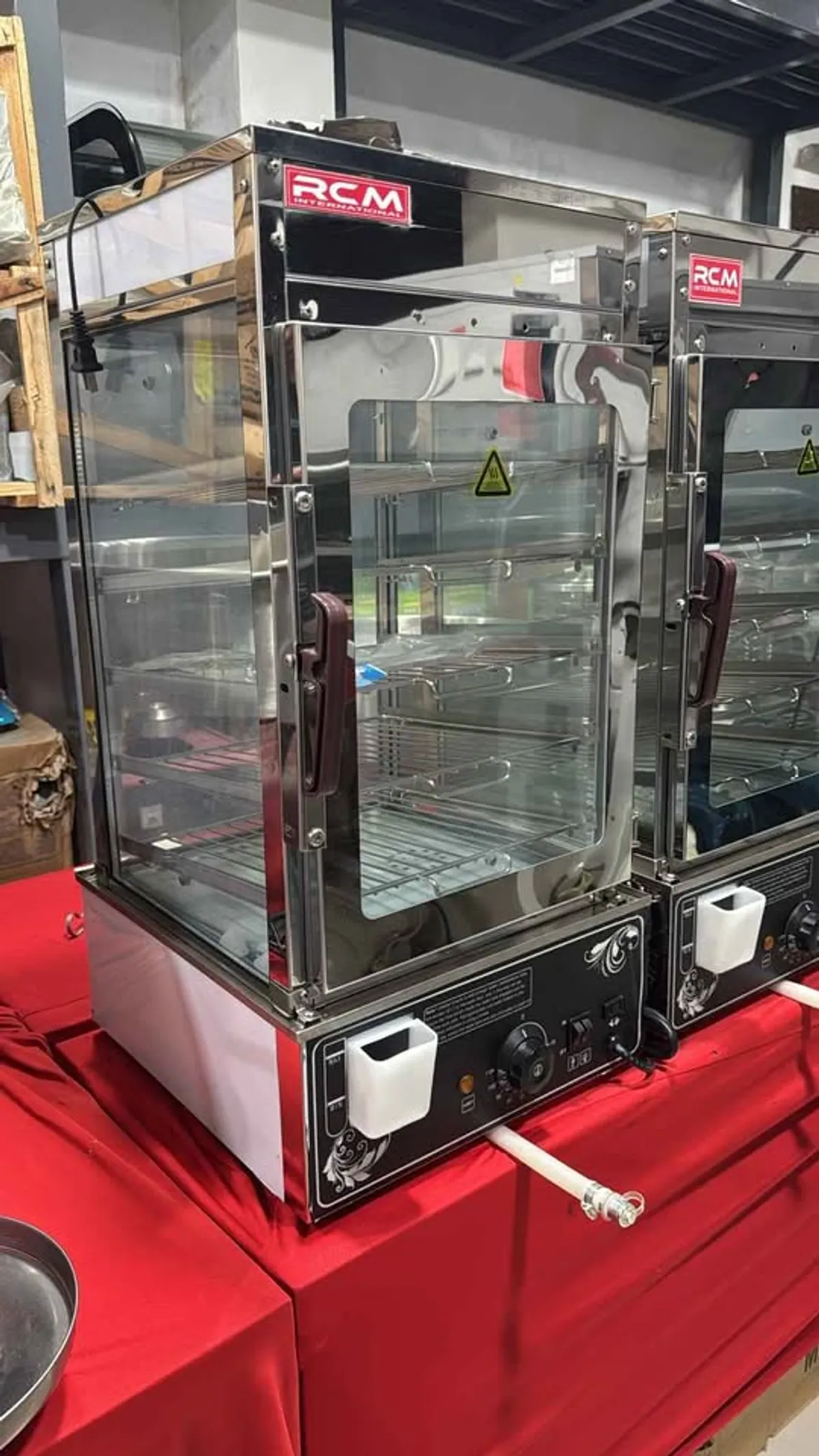 Urna caliente con sistema de vapor